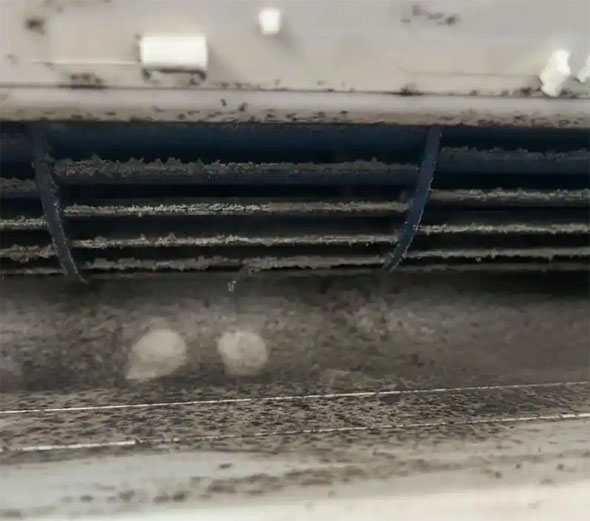 岳阳市空调吹的风有股烧焦味是怎么回事